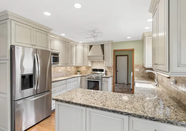 Photo 3 of Single family home for sale at 609 Claire Ln, Prospect Heights, IL 60070 | MLS# 12723670 | Listing updated on 2026-09-24