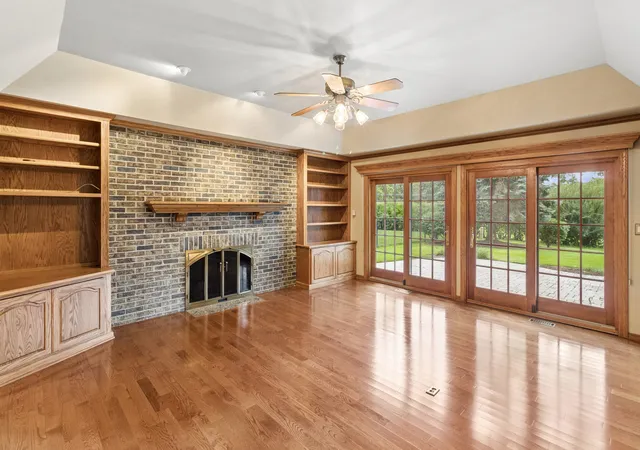 Photo 4 of Single family home for sale at 609 Claire Ln, Prospect Heights, IL 60070 | MLS# 12723670 | Listing updated on 2026-09-24