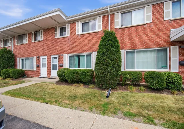 Photo 1 of Townhouse for sale at 1150 N Boxwood Dr #A, Mount Prospect, IL 60056 | MLS# 12723676 | Listing updated on 2026-08-11