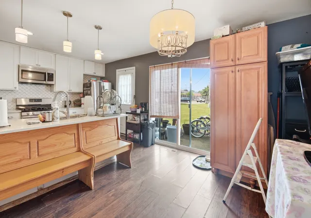 Photo 2 of Townhouse for sale at 1150 N Boxwood Dr #A, Mount Prospect, IL 60056 | MLS# 12723676 | Listing updated on 2026-08-11