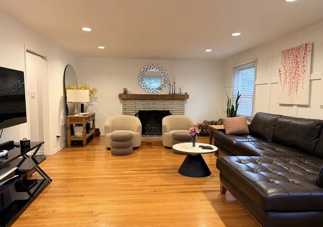 Photo 2 of Single family home for sale at 729 Latimer Ln, Flossmoor, IL 60422 | MLS# 12723680 | Listing updated on 2026-09-14