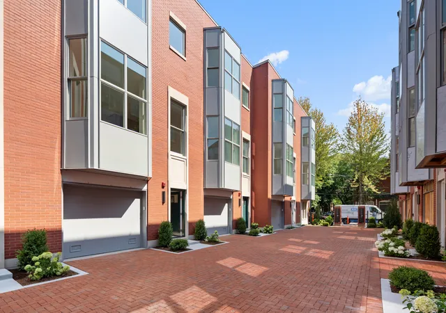 2nd image of 2333 N Cambridge Ave #F, Chicago, IL 60614 | MLS# 12723683