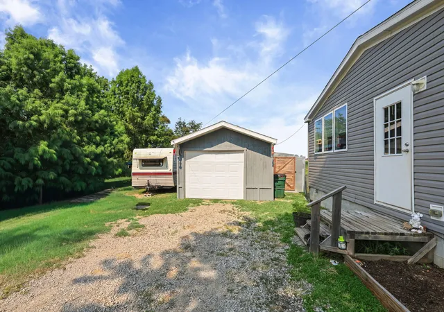 Photo 3 of Manufactured home for sale at 1257 Cedar Crk Dr, Centralia, IL 62801 | MLS# 12723765 | Listing updated on 2026-09-15