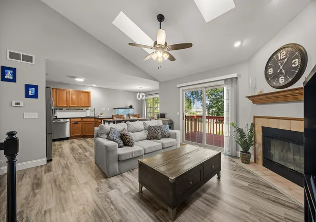 Photo 3 of Townhouse for sale at 955 Ascot Dr, Elgin, IL 60123 | MLS# 12723770 | Listing updated on 2026-09-15