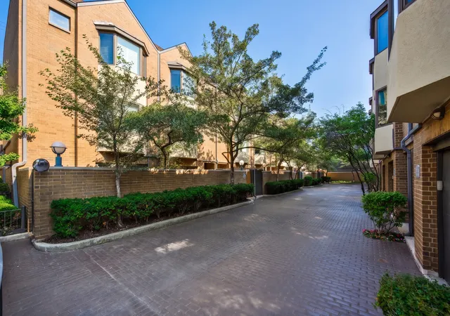 Photo 1 of Sale Pending at 2019 N Halsted St #A, Chicago, IL 60614 | MLS# 12723781 | Listing updated on 2026-08-26