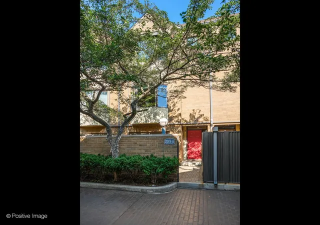Photo 2 of Sale Pending at 2019 N Halsted St #A, Chicago, IL 60614 | MLS# 12723781 | Listing updated on 2026-08-26
