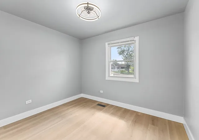 Photo 4 of Sale Pending at 1946 Wooster Ct, Chicago Heights, IL 60411 | MLS# 12723783 | Listing updated on 2026-09-01