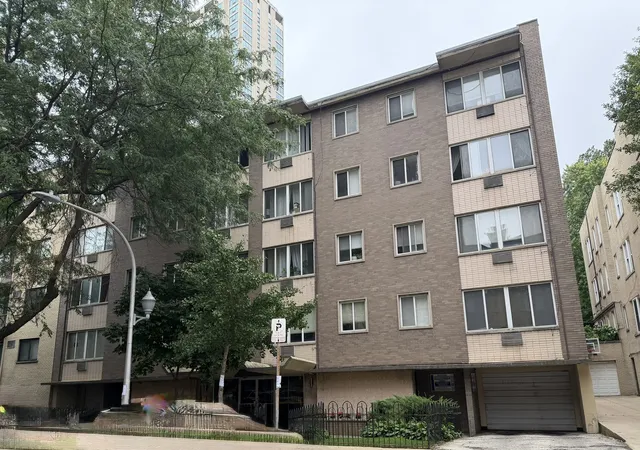 Condo for sale at 539 W Stratford Pl #506, Chicago, IL 60657 | MLS# 12723786 | Listing updated on 2026-09-01