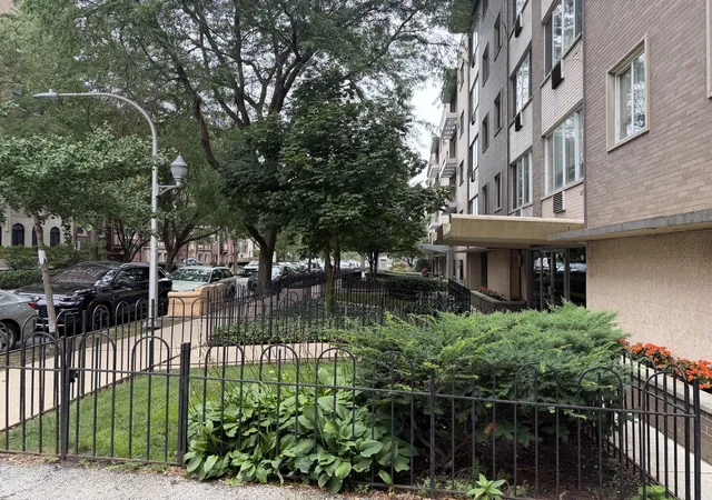 Photo 1 of Condo for sale at 539 W Stratford Pl #506, Chicago, IL 60657 | MLS# 12723786 | Listing updated on 2026-09-01