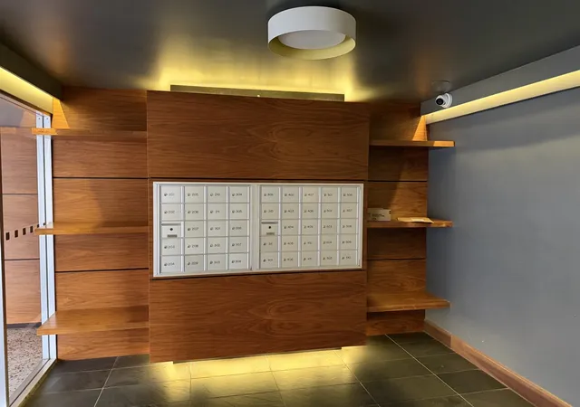Photo 3 of Condo for sale at 539 W Stratford Pl #506, Chicago, IL 60657 | MLS# 12723786 | Listing updated on 2026-09-01