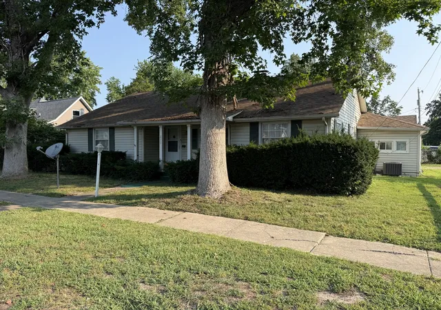 Photo 1 of Single family home for sale at 810 E 7th Street, Centralia, IL 62801 | MLS# 12723793 | Listing updated on 2026-08-12