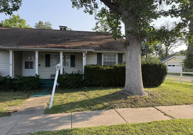 Photo 2 of Single family home for sale at 810 E 7th Street, Centralia, IL 62801 | MLS# 12723793 | Listing updated on 2026-08-12