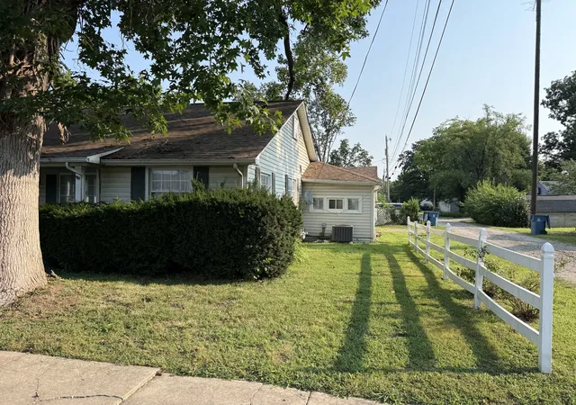 Photo 3 of Single family home for sale at 810 E 7th Street, Centralia, IL 62801 | MLS# 12723793 | Listing updated on 2026-08-12