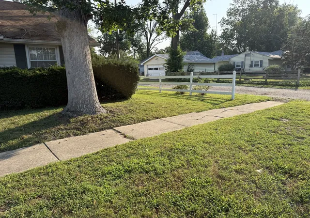 Photo 4 of Single family home for sale at 810 E 7th Street, Centralia, IL 62801 | MLS# 12723793 | Listing updated on 2026-08-12