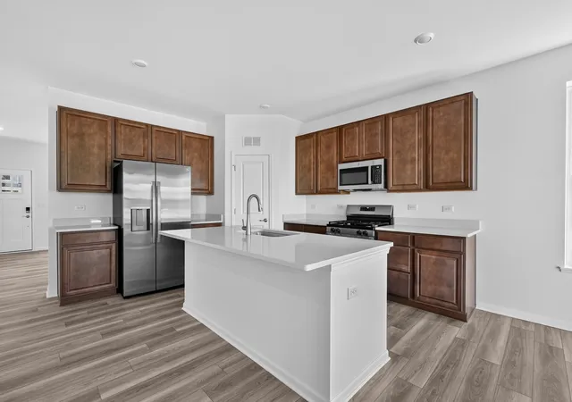 Photo 3 of Single family home for sale at 565 Arye Dr, Elgin, IL 60124 | MLS# 12723818 | Listing updated on 2026-09-24