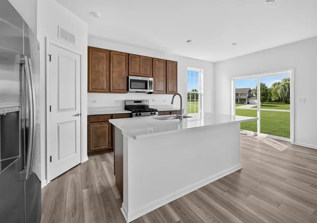 Photo 3 of Single family home for sale at 565 Arye Dr, Elgin, IL 60124 | MLS# 12723818 | Listing updated on 2026-09-24