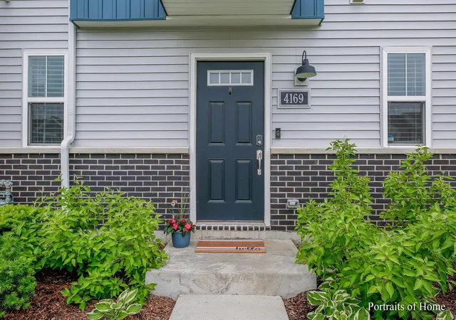 Photo 3 of Townhouse for sale at 4169 Calder Ln, Aurora, IL 60504 | MLS# 12723822 | Listing updated on 2026-09-27