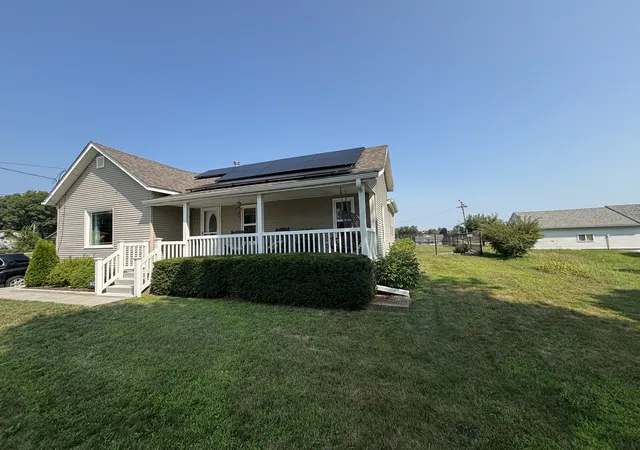 Single family home for sale at 921 7th Avenue, Fulton, IL 61252 | MLS# 12723841