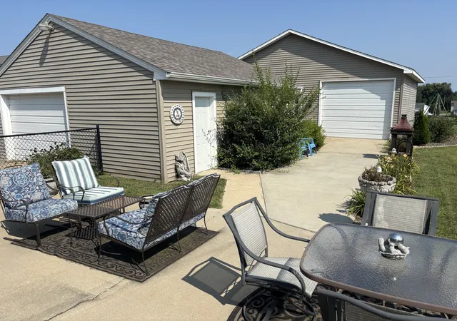 Photo 3 of Single family home for sale at 921 7th Avenue, Fulton, IL 61252 | MLS# 12723841 | Listing updated on 2026-08-10