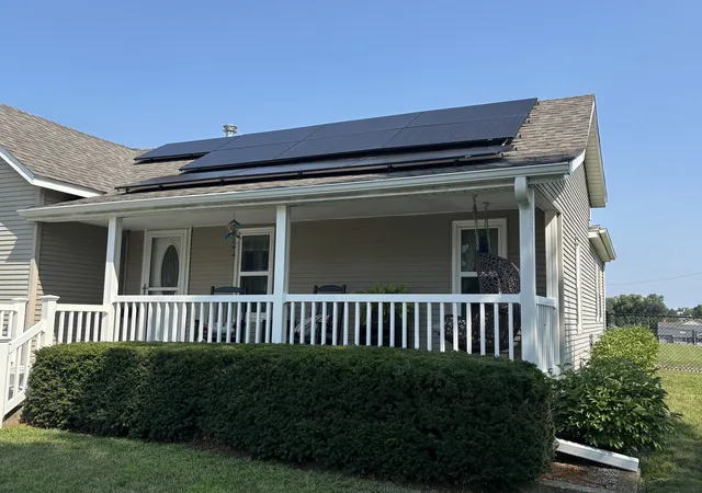 Photo 3 of Single family home for sale at 921 7th Avenue, Fulton, IL 61252 | MLS# 12723841 | Listing updated on 2026-08-10