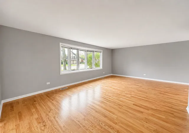2nd image of 1106 Westfield Ln, Schaumburg, IL 60193 | MLS# 12723848