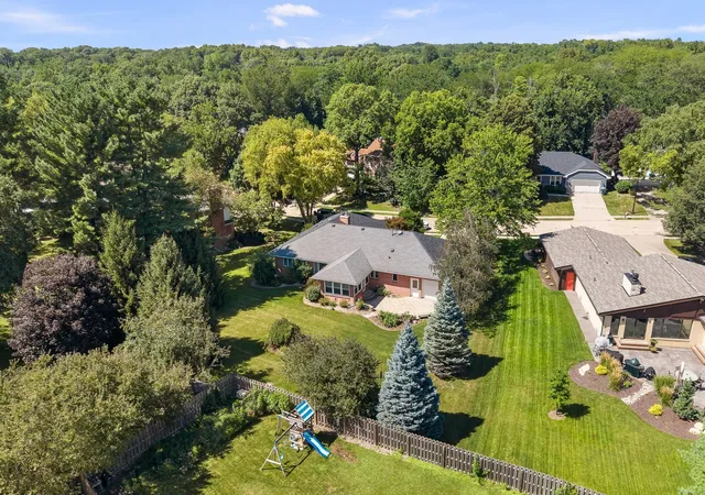 Photo 2 of Sale Pending at 10 Deer Run, Rock Island, IL 61201 | MLS# 12723851 | Listing updated on 2026-08-11