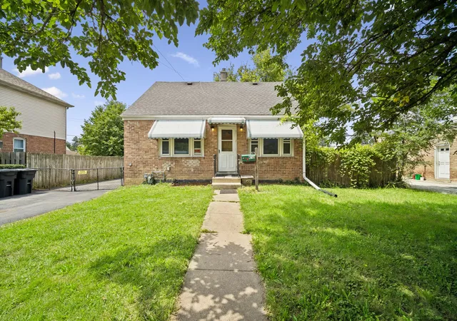 Photo 2 of Single family home for sale at 4702 River Rd, Schiller Park, IL 60176 | MLS# 12723855 | Listing updated on 2026-09-17
