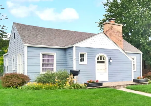 Photo 2 of Single family home for sale at 517 E Grand Lake Blvd, West Chicago, IL 60185 | MLS# 12723873 | Listing updated on 2026-08-11