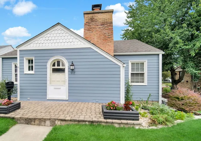 Photo 3 of Single family home for sale at 517 E Grand Lake Blvd, West Chicago, IL 60185 | MLS# 12723873 | Listing updated on 2026-08-11