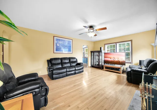 Photo 3 of Single family home for sale at 517 E Grand Lake Blvd, West Chicago, IL 60185 | MLS# 12723873 | Listing updated on 2026-08-11