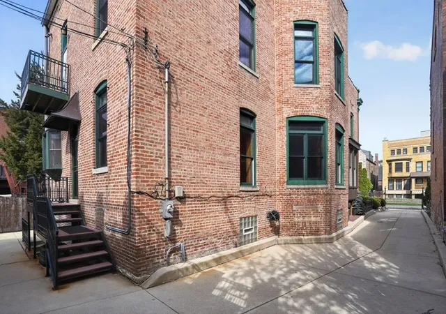 Photo 4 of Sale Pending at 3126 S Calumet Ave, Chicago, IL 60616 | MLS# 12723877 | Listing updated on 2026-08-14