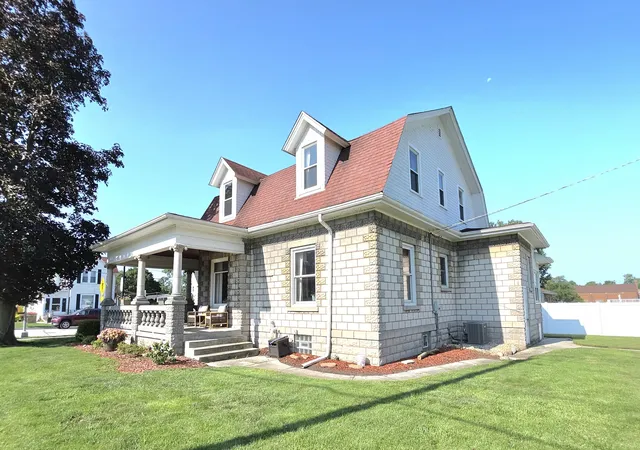 Photo 3 of Single family home for sale at 617 Penfield St, Beecher, IL 60401 | MLS# 12723938 | Listing updated on 2026-10-05