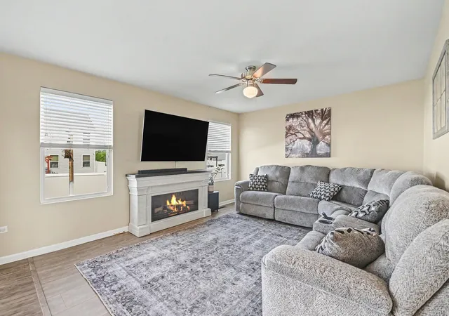 Photo 3 of Single family home for sale at 6617 Eich Dr, Joliet, IL 60431 | MLS# 12723957 | Listing updated on 2026-10-06