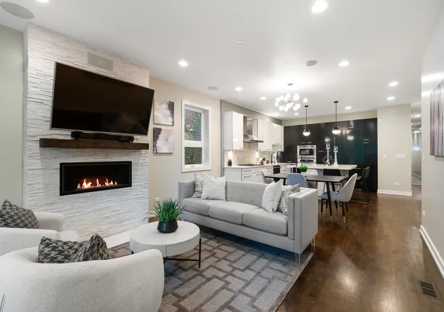 Listing Photo 4 - Condo for sale in building located at 1536 W Walton St, Chicago, IL 60642 - Unit #1