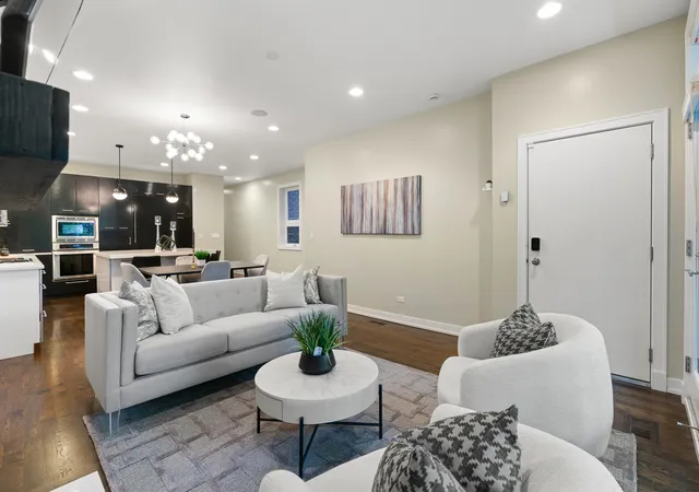 Listing Photo 5 - Condo for sale in building located at 1536 W Walton St, Chicago, IL 60642 - Unit #1