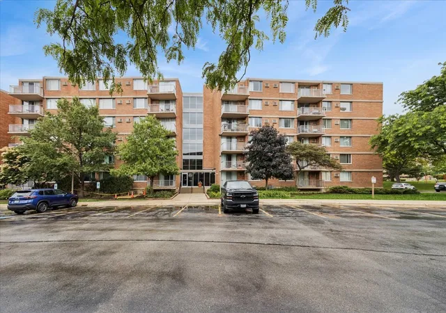 Photo 1 of Condo for sale at 2211 S Stewart Ave #6D, Lombard, IL 60148 | MLS# 12724008 | Listing updated on 2026-08-10