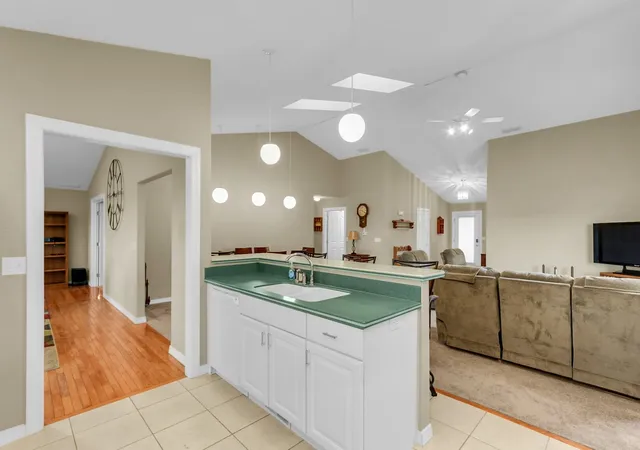 4th image of 1614 Windward Pt, Champaign, IL 61821