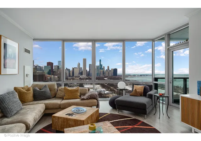 Photo 4 of Sale Pending at 1201 S Prairie Ave #2402, Chicago, IL 60605 | MLS# 12724013 | Listing updated on 2026-09-21