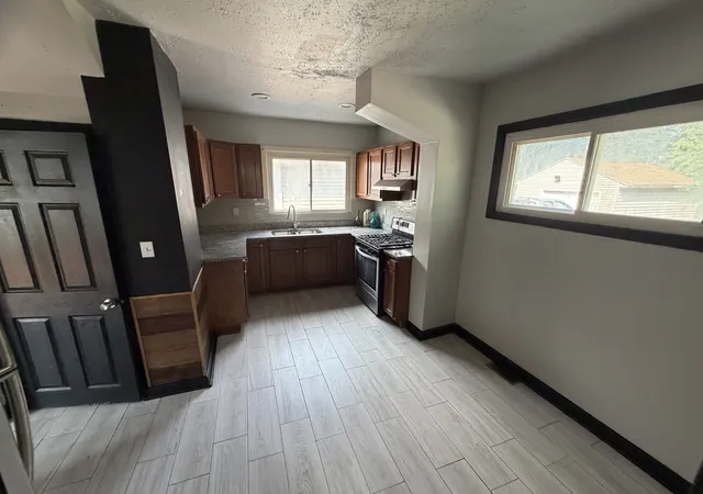 Photo 4 of Single family home for sale at 717 New York St, Waukegan, IL 60085 | MLS# 12724035 | Listing updated on 2026-09-29