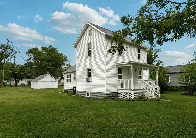 Photo 1 of Single family home for sale at 307 S Hickory St, Wenona, IL 61377 | MLS# 12724109 | Listing updated on 2026-08-10