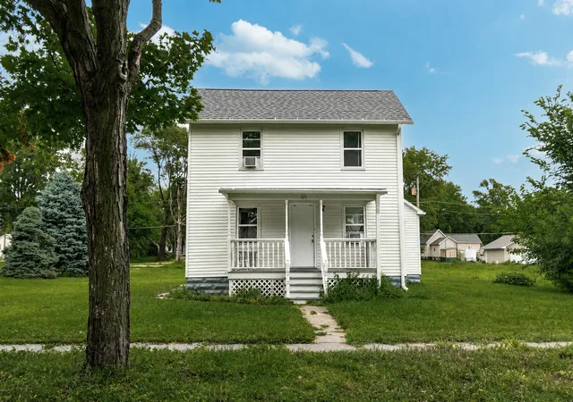 Photo 2 of Single family home for sale at 307 S Hickory St, Wenona, IL 61377 | MLS# 12724109 | Listing updated on 2026-08-10
