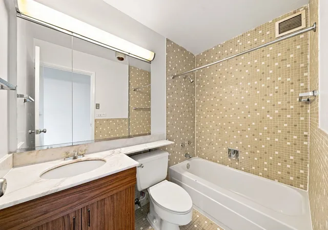 Listing Photo 2 - Condo for sale in building located at 5201 S Cornell Ave, Chicago, IL 60615 - Unit #4C