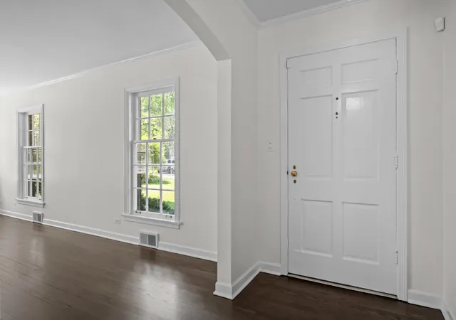 3rd image of 633 Forest Rd, Glenview, IL 60025 | MLS# 12724172