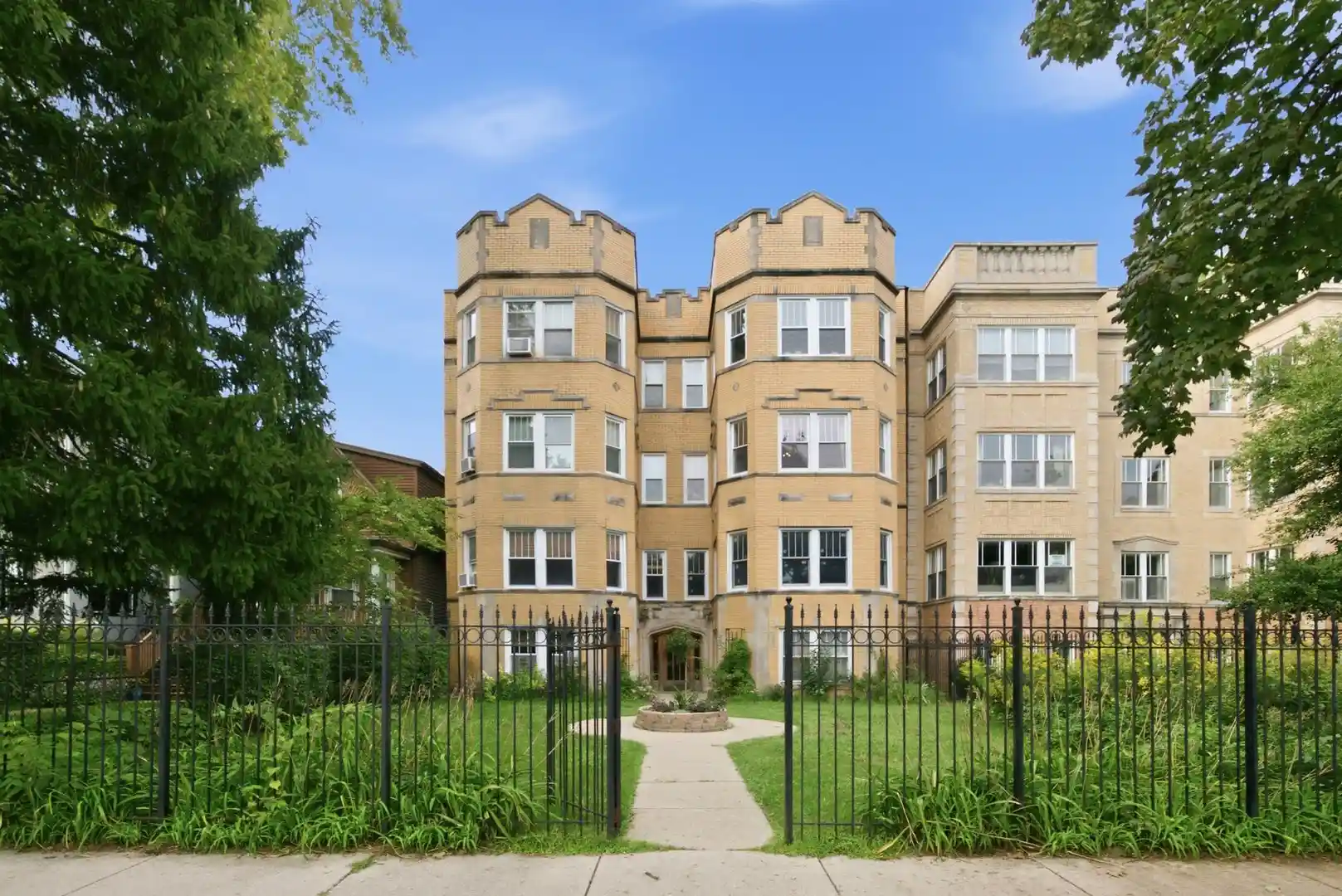Listing Photo 1 - Condo for sale in 2640 W Logan Blvd located at 2640 W Logan Blvd, Chicago, IL 60647 - Unit #102