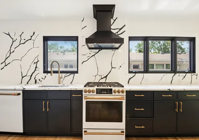 Photo 4 of Single family home for sale at 732 Hill St, Highland Park, IL 60035 | MLS# 12724223 | Listing updated on 2026-09-01