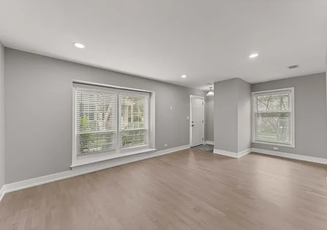 Photo 3 of Townhouse for sale at 627 Shaw Ct, Schaumburg, IL 60194 | MLS# 12724250 | Listing updated on 2026-09-20
