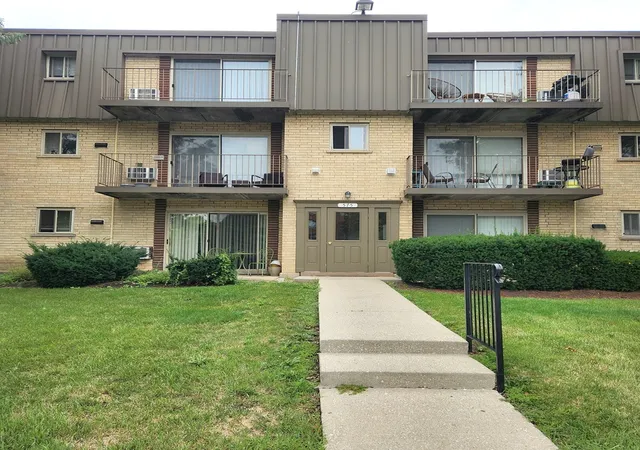 Photo 1 of Condo for sale at 575 Fairway View Dr #1F, Wheeling, IL 60090 | MLS# 12724255 | Listing updated on 2026-09-28