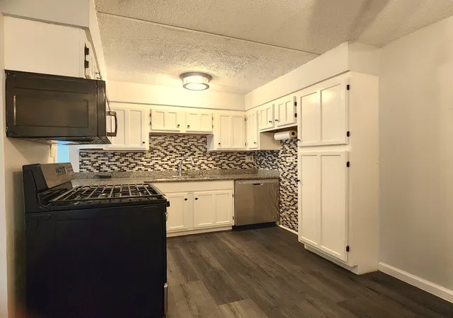 Photo 4 of Condo for sale at 575 Fairway View Dr #1F, Wheeling, IL 60090 | MLS# 12724255 | Listing updated on 2026-09-28