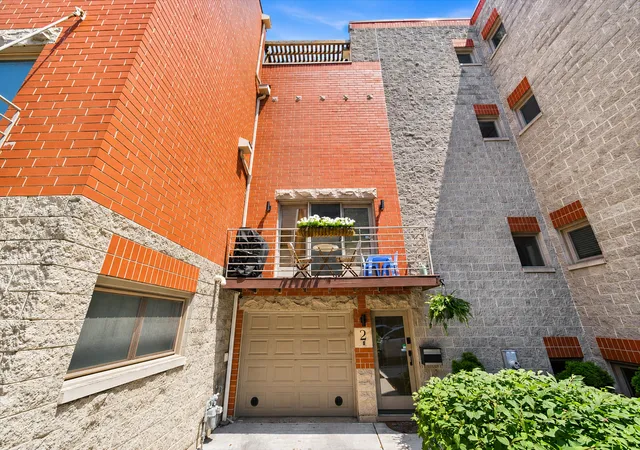 Photo 1 of Sale Pending at 860 N Elston Ave #2, Chicago, IL 60642 | MLS# 12724266 | Listing updated on 2026-10-01