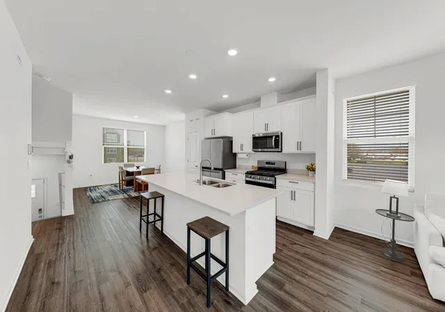 Photo 3 of Townhouse for sale at 2101 Yellowstone Blvd, Mundelein, IL 60060 | MLS# 12724336 | Listing updated on 2026-09-22